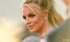 Britney Spears neckless smilling face closeup blonde